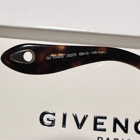 Givenchy 😍 - Picture 9 of 10